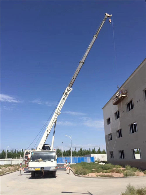 武川县“轻装强干”—— 吊车的 “轻量化臂架” 技术
